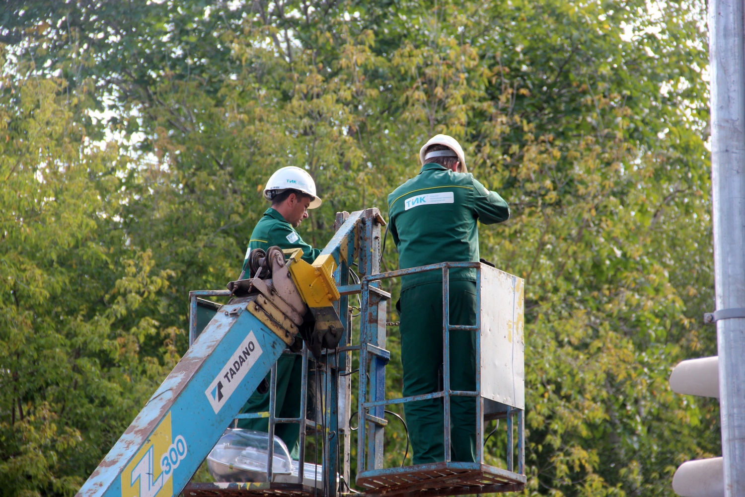 Сотрудники Сервис-центра НПП "ТИК" проводят высотные работы на объекте Заказчика
